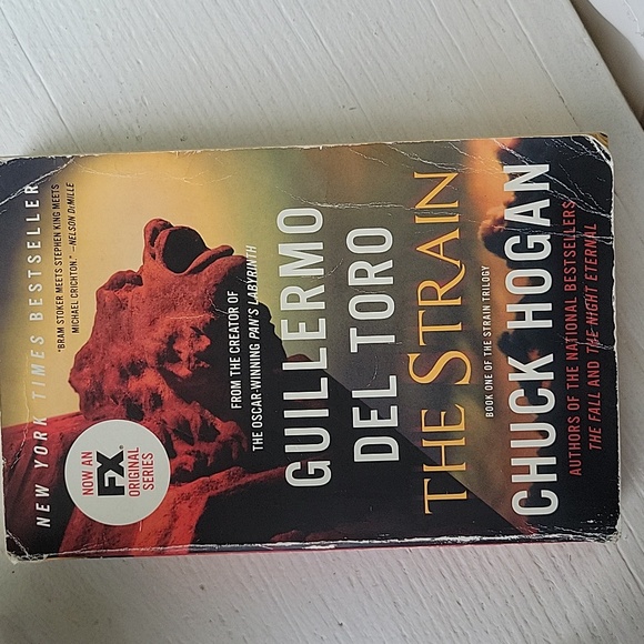 The Strain - book one - Picture 1 of 8